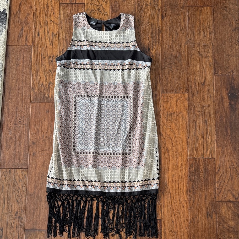Chic Patterned Sleeveless Dress with Fringe